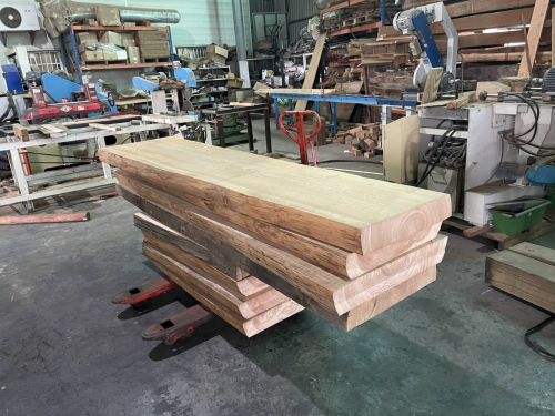 厚 10 cm × 長 400 cm｜自然邊｜隨機出貨｜未刨光