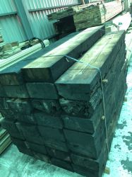 鐵道舊枕木 景觀用 焦油(進口枕木 寬板剖半 30X15CM 長180cm ) 等級 #1 (剖半)